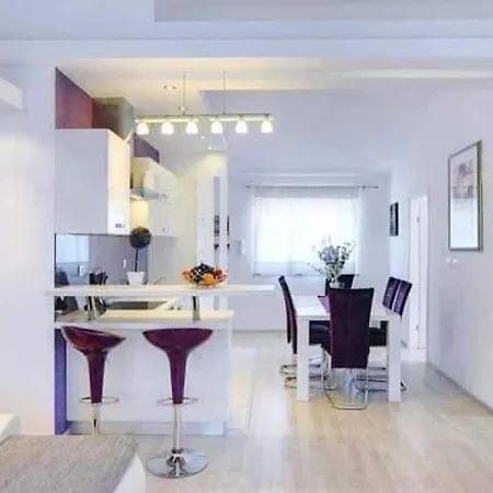 Apartment Stylish Suburb With Private Parking And Wi-fi In Residential Area Between City Centre And Hidrobaza Beach *