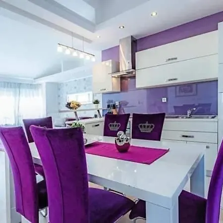 Stylish Suburb With Private Parking And Wi-fi In Residential Area Between City Centre And Hidrobaza Beach Pula