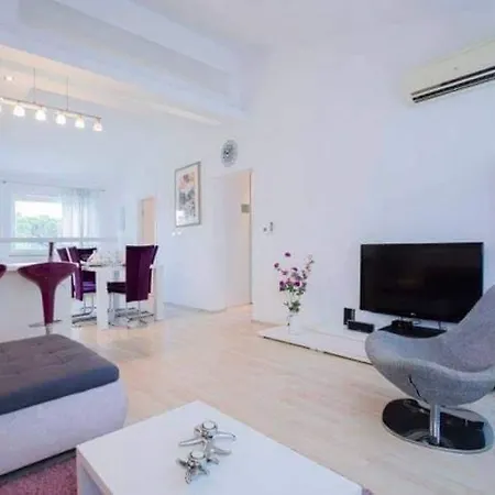 Stylish Suburb With Private Parking And Wi-fi In Residential Area Between City Centre And Hidrobaza Beach Apartment *
