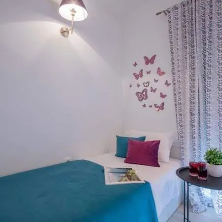 Stylish Suburb With Private Parking And Wi-fi In Residential Area Between City Centre And Hidrobaza Beach * Pula