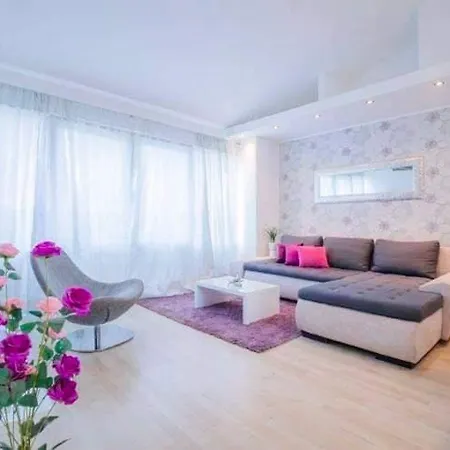 Stylish Suburb With Private Parking And Wi-fi In Residential Area Between City Centre And Hidrobaza Beach