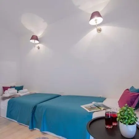 Stylish Suburb With Private Parking And Wi-fi In Residential Area Between City Centre And Hidrobaza Beach *