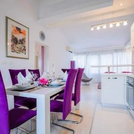 Apartment Stylish Suburb With Private Parking And Wi-fi In Residential Area Between City Centre And Hidrobaza Beach Pula