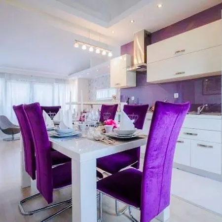 Apartment Stylish Suburb With Private Parking And Wi-fi In Residential Area Between City Centre And Hidrobaza Beach