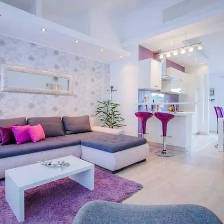 Stylish Suburb With Private Parking And Wi-fi In Residential Area Between City Centre And Hidrobaza Beach * Pula