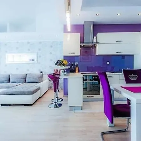 Stylish Suburb With Private Parking And Wi-fi In Residential Area Between City Centre And Hidrobaza Beach Apartment Pula