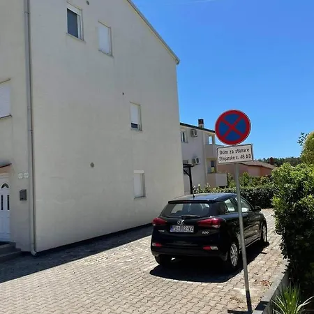 Stylish Suburb With Private Parking And Wi-fi In Residential Area Between City Centre And Hidrobaza Beach * Pula