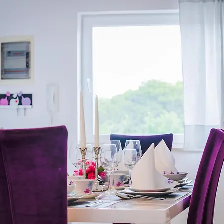 Stylish Suburb With Private Parking And Wi-fi In Residential Area Between City Centre And Hidrobaza Beach * Pula