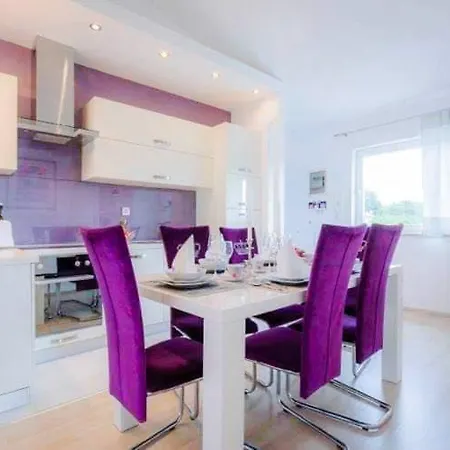 Stylish Suburb With Private Parking And Wi-fi In Residential Area Between City Centre And Hidrobaza Beach Pula