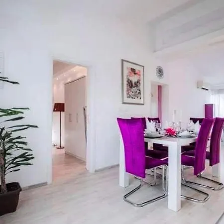 Apartment Stylish Suburb With Private Parking And Wi-fi In Residential Area Between City Centre And Hidrobaza Beach Pula