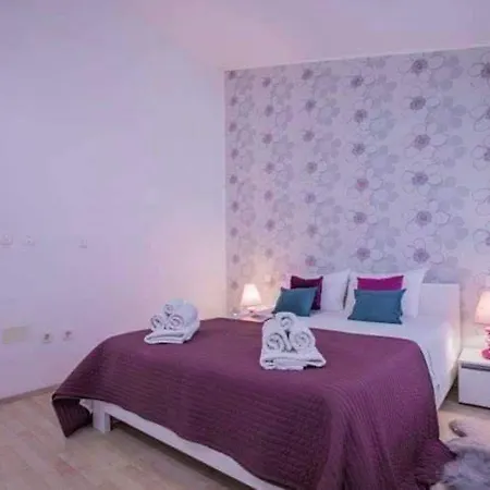 Stylish Suburb With Private Parking And Wi-fi In Residential Area Between City Centre And Hidrobaza Beach *
